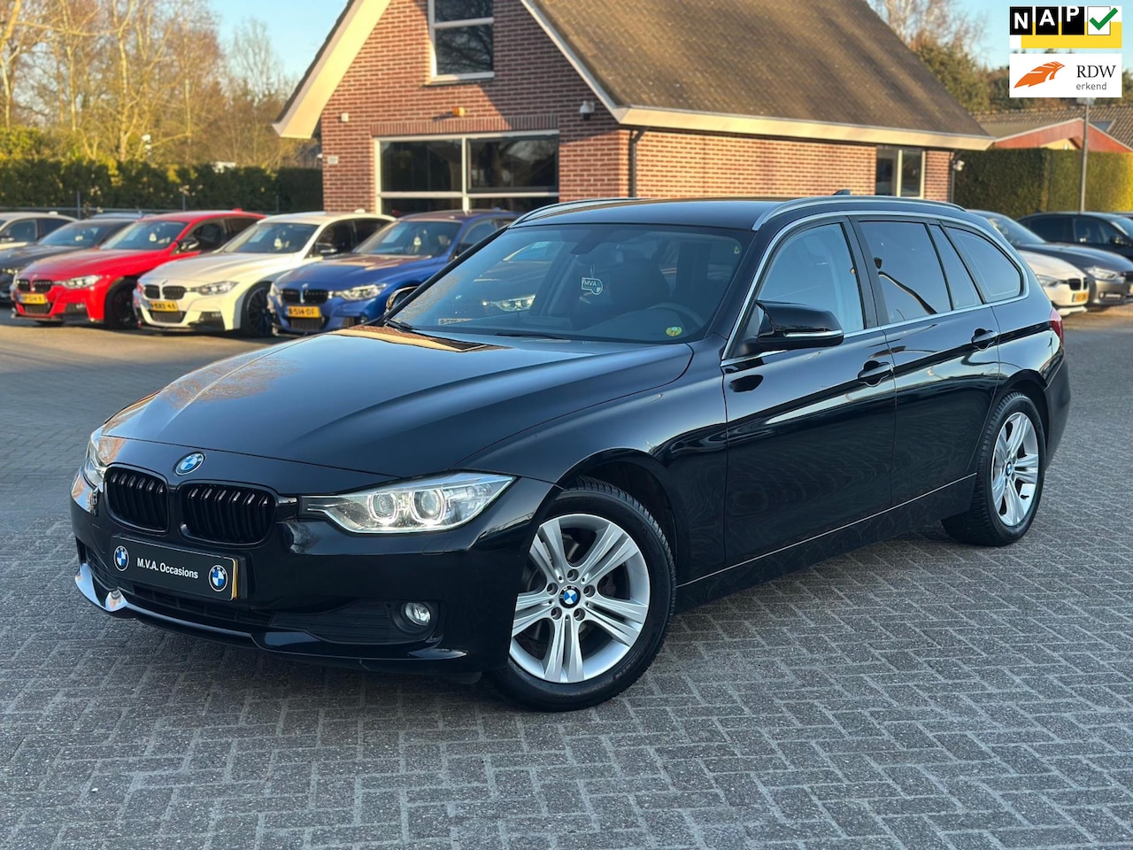 BMW 3-serie Touring - 316i Executive|Nwe Ketting + Klepseals|Leder|Groot Navigatie|Cruise control|Climate contro - AutoWereld.nl