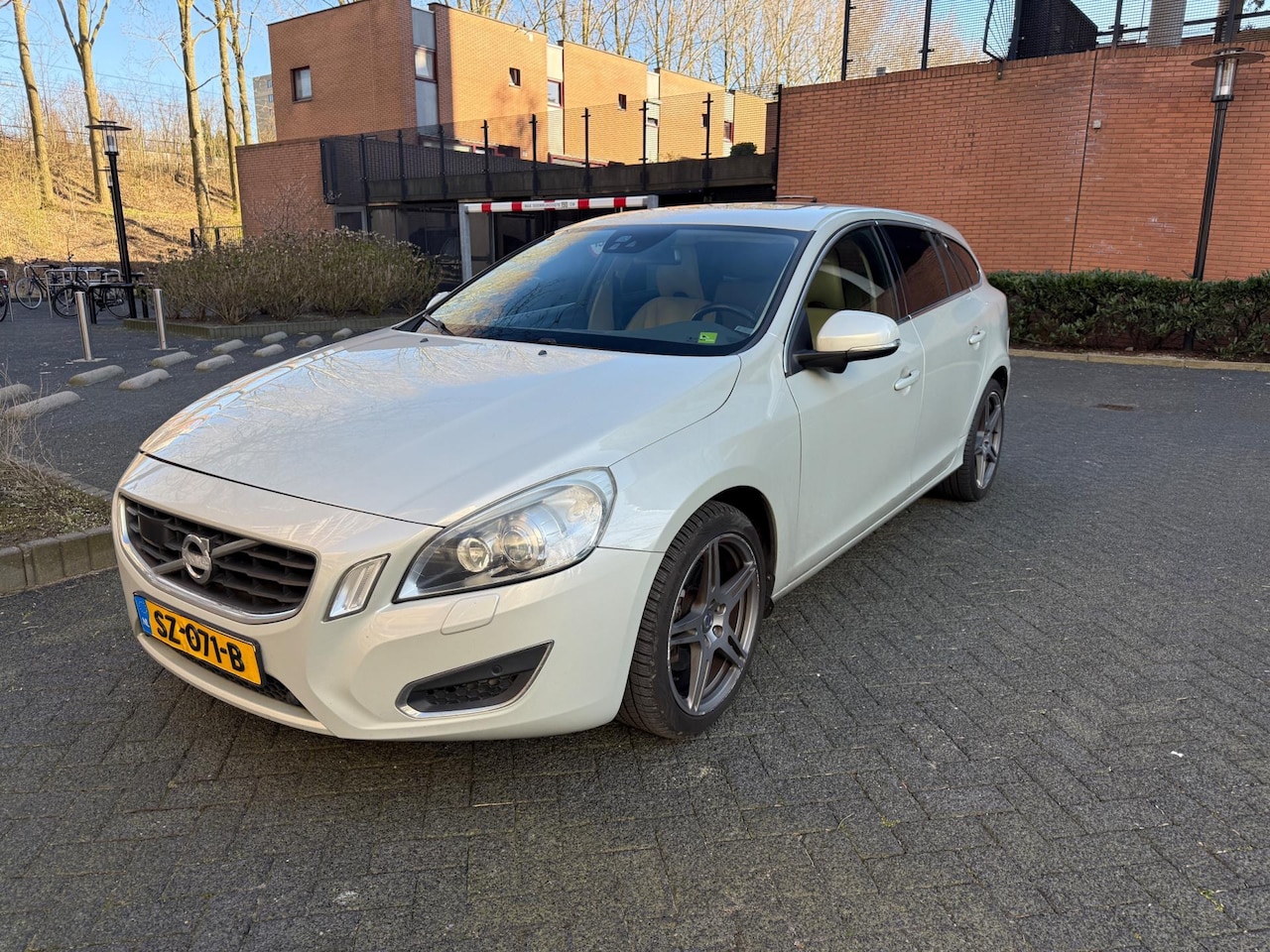 Volvo V60 - 2.0 D3 2.0 D3 - AutoWereld.nl