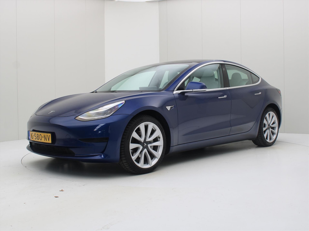 Tesla Model 3 - Standard RWD Plus [ WIT LEDER+AUTOPILOT+19" LMV+60 kWh+PREMIUM AUDIO ] - AutoWereld.nl