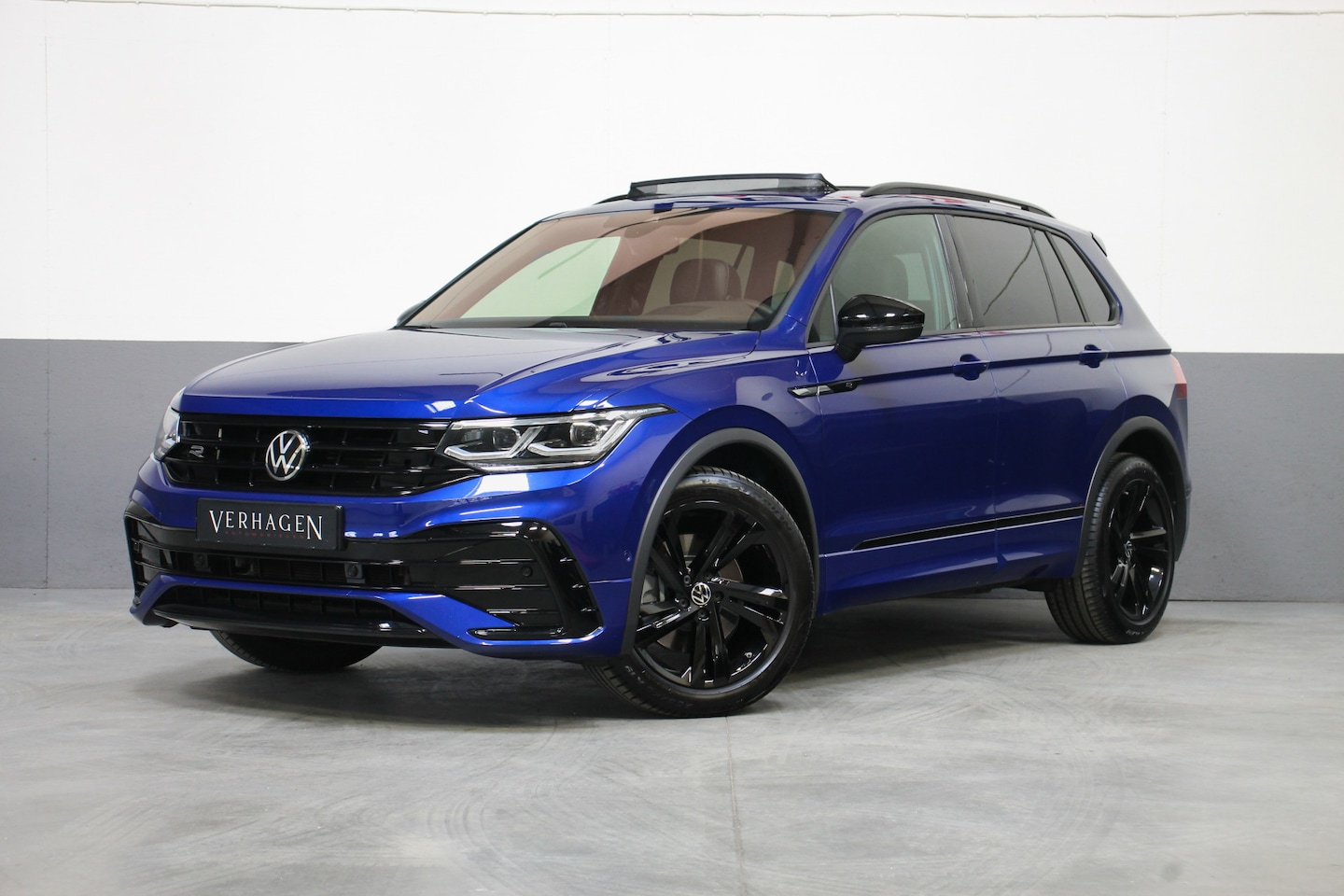 Volkswagen Tiguan - 2.0 TSI 245pk R-line Black Style Pano Leer Standkachel Trekhaak - AutoWereld.nl