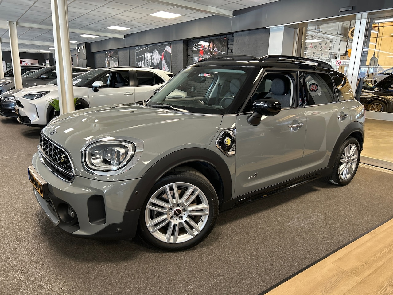 MINI Countryman - 2.0 Cooper S E ALL4 Business Edition Mini 2.0 Cooper S E ALL4 Business Edition,pano,navi,face lift,head up,stoelverw - AutoWereld.nl