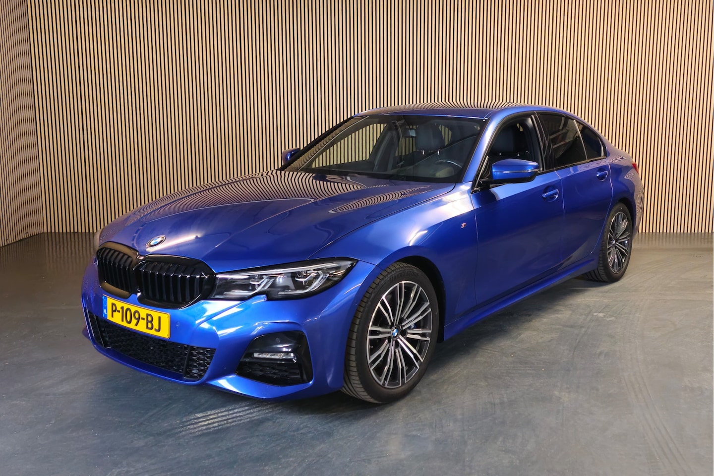 BMW 3-serie - 320i Business Edition Plus M-sport - Stoelverwarming - Apple carplay/ Android auto - AutoWereld.nl