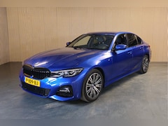 BMW 3-serie - 320i Business Edition Plus M-sport - Stoelverwarming - Apple carplay/ Android auto