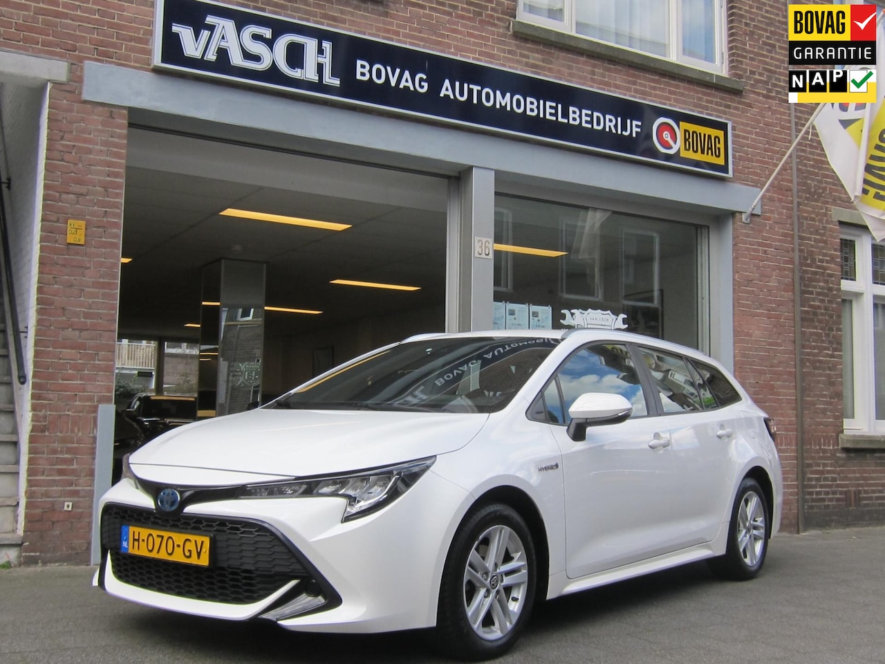 Toyota Corolla Touring Sports - 1.8 Hybrid Business Trekhaak All Seasonbanden Bovaggarantie - AutoWereld.nl