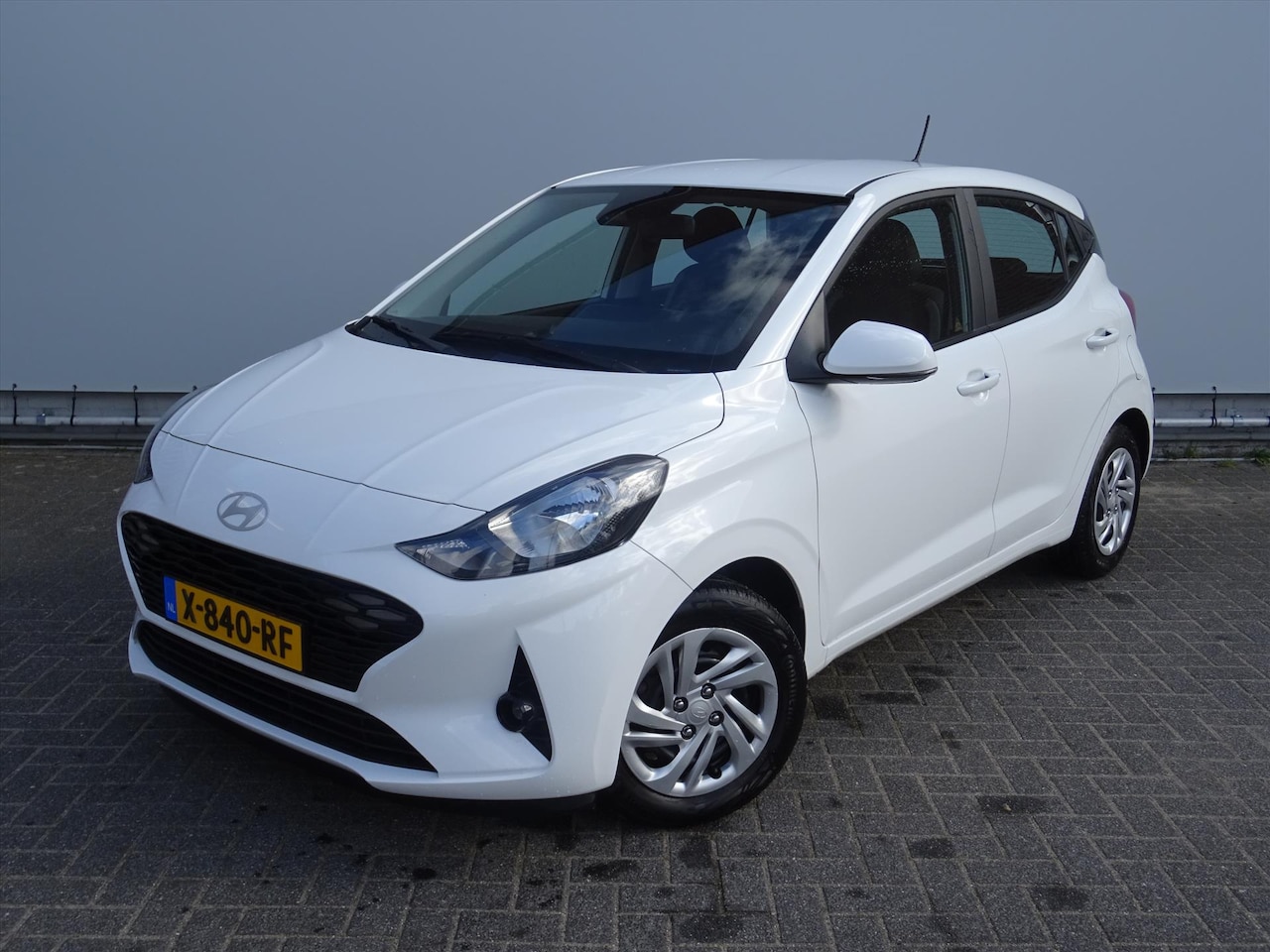 Hyundai i10 - 1.0i 67pk Comfort | Apple Carplay – Android Auto | Cruise Control - AutoWereld.nl