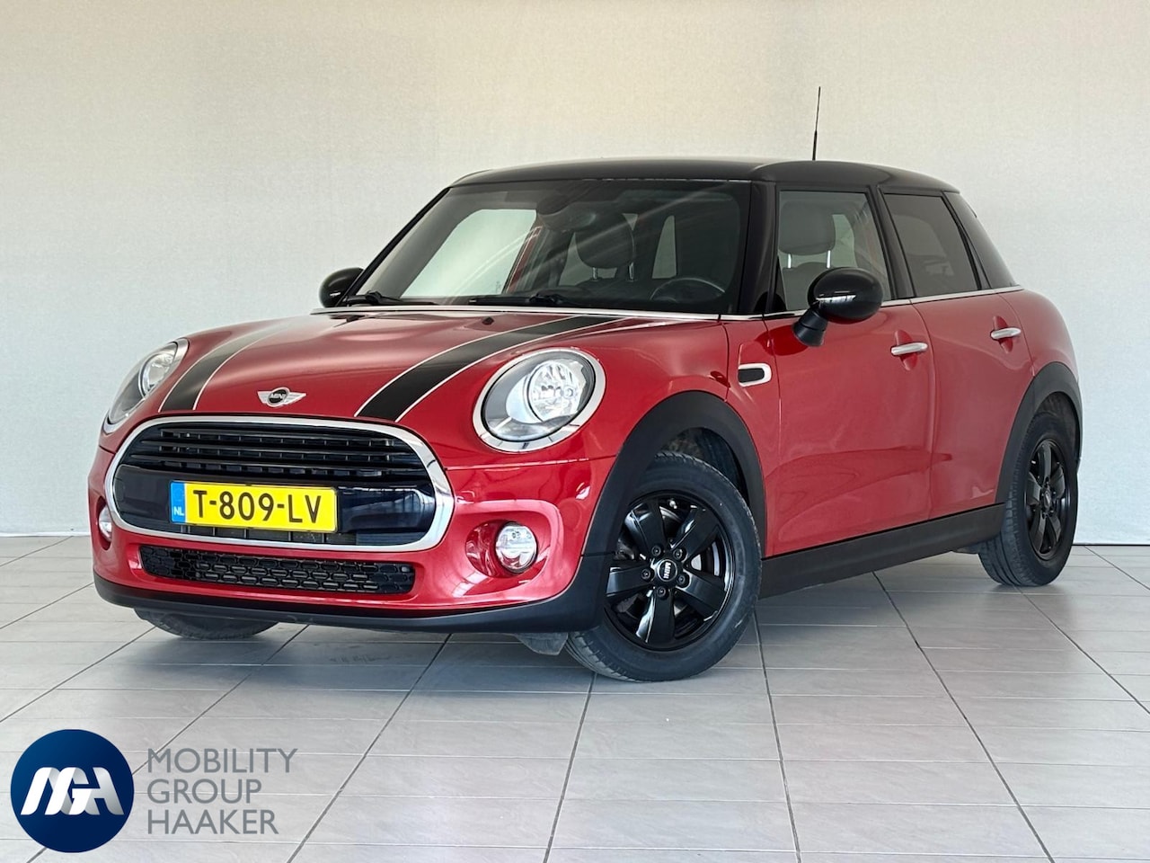 MINI Cooper - Mini 1.5 Serious Business I Stoelverwarming I Parkeersensoren I Cruise Control I Goed Onde - AutoWereld.nl