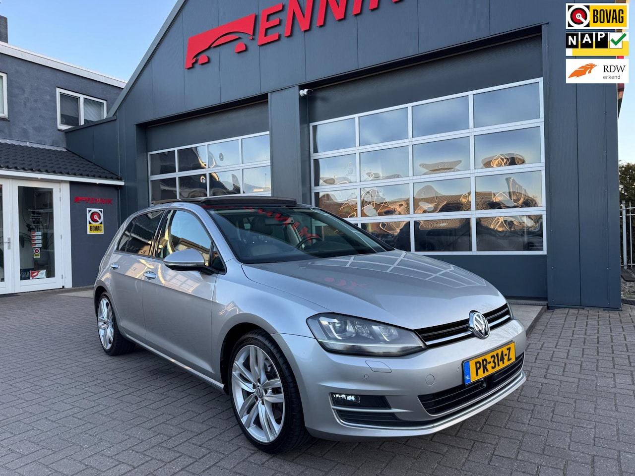 Volkswagen Golf - 1.4 TSI ACT Highline / Pano / ACC / Navi Pro / Trekhaak / Zeer Kompleet ! . - AutoWereld.nl