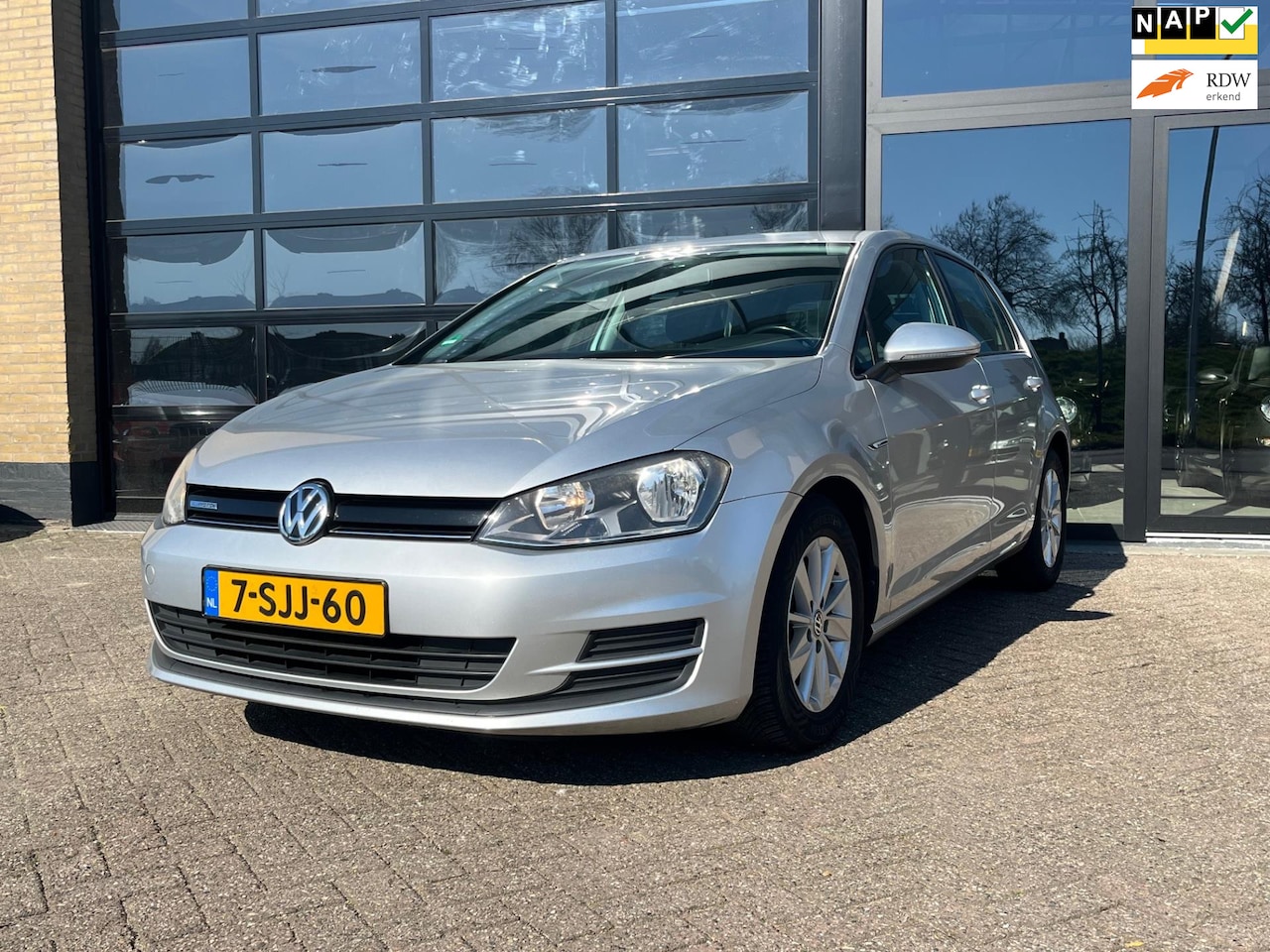 Volkswagen Golf - 1.6 TDI Trendline BlueMotion 1.6 TDI Trendline BlueMotion, Navi, Cruise control - AutoWereld.nl