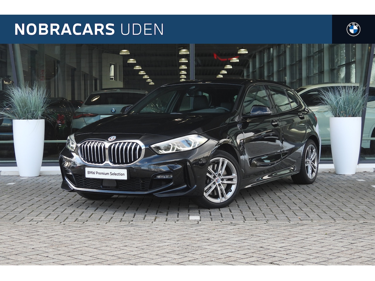 BMW 1-serie - 120i Executive M Sport Automaat / Sportstoelen / Parking Assistant / LED / Live Cockpit Pr - AutoWereld.nl