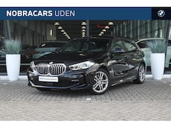 BMW 1-serie - 120i Executive M Sport Automaat / Sportstoelen / Parking Assistant / LED / Live Cockpit Pr