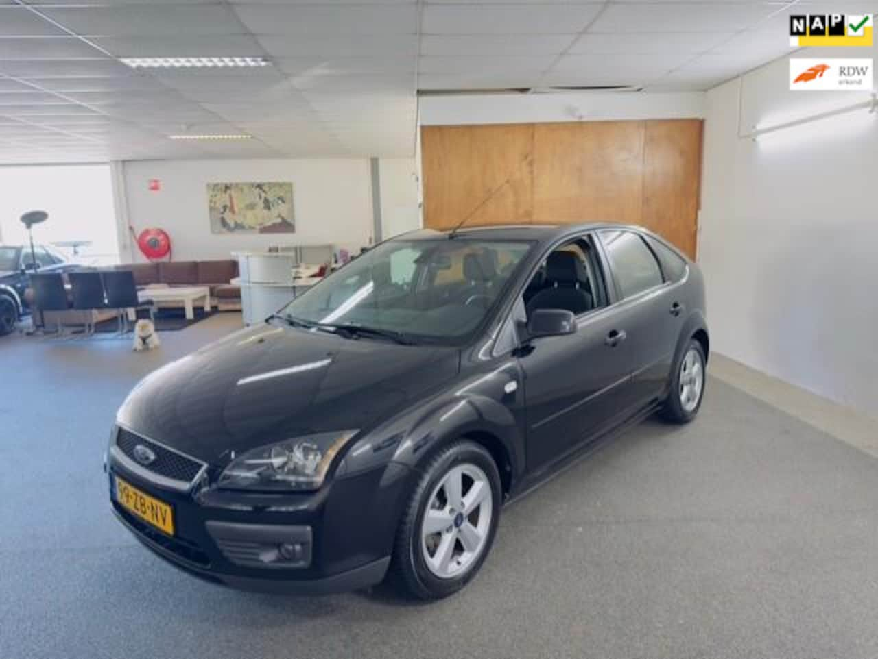 Ford Focus - 1.6-16V Futura Apk Nieuw,Airco,Cruise,N.A.P,Lm velgen,stoelverwarming,Trekhaak,Topstaat!! - AutoWereld.nl