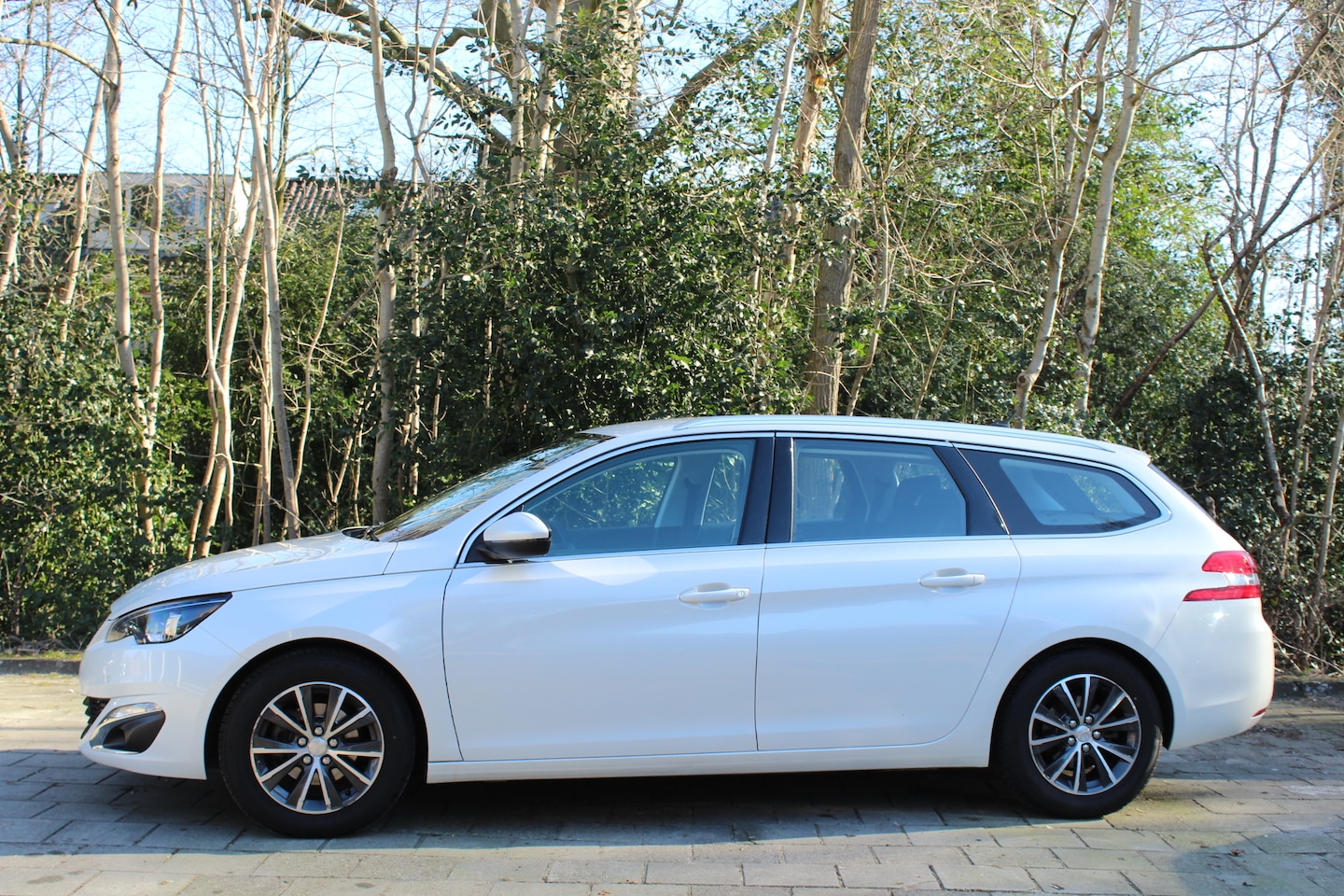 Peugeot 308 SW - 1.2 PureTech Allure cruise trekhaak achteruitrij camera enz. - AutoWereld.nl