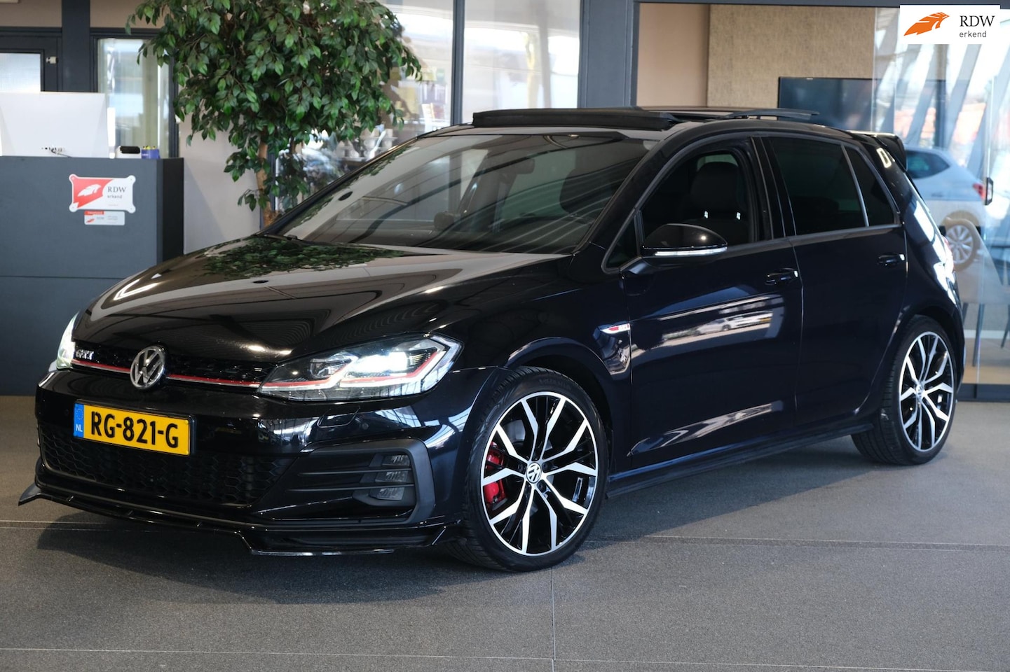 Volkswagen Golf - 2.0 TSI GTI Pano Virtual Led Navi Acc Pdc Keyless - AutoWereld.nl