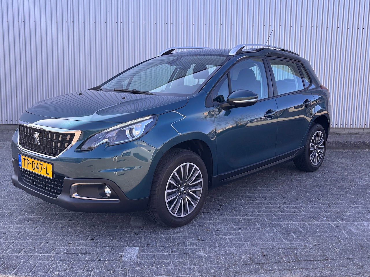 Peugeot 2008 - 1.2 PureTech Active | Bluetooth telefoonvoorbereiding | airco | bestuurdersstoel in hoogte - AutoWereld.nl