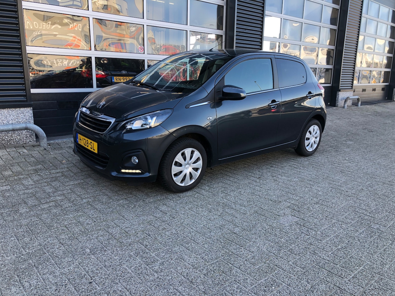 Peugeot 108 - 1.0 e-VTi Active | LED dagrijverlichting | achterbank in delen neerklapbaar | airco - AutoWereld.nl