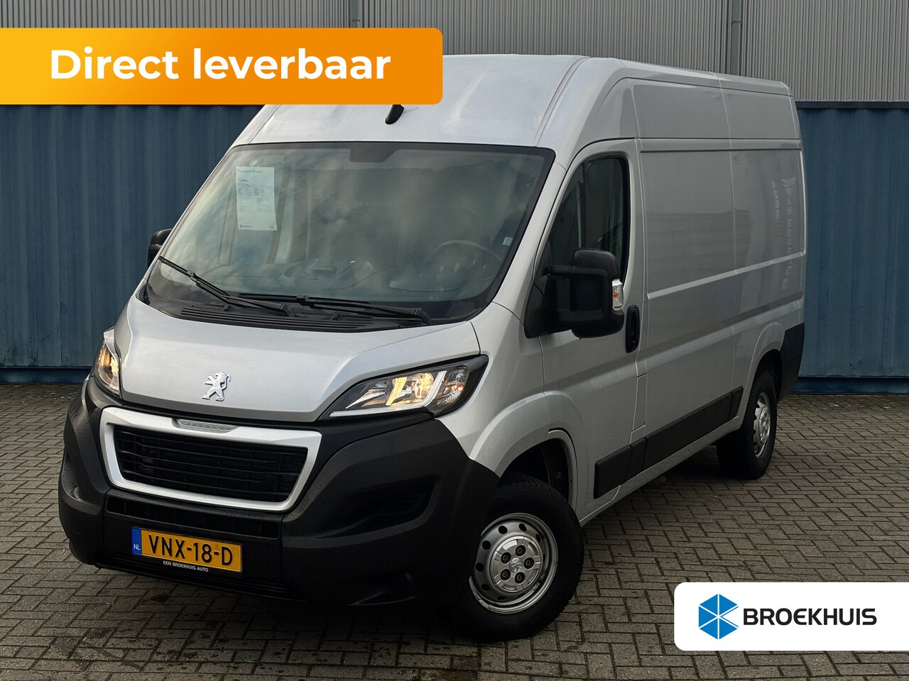 Peugeot Boxer - 330 2.2 BlueHDi 120 L2H2 Premium | Achteruitrij camera | Cruise control | DAB+ radio met U - AutoWereld.nl