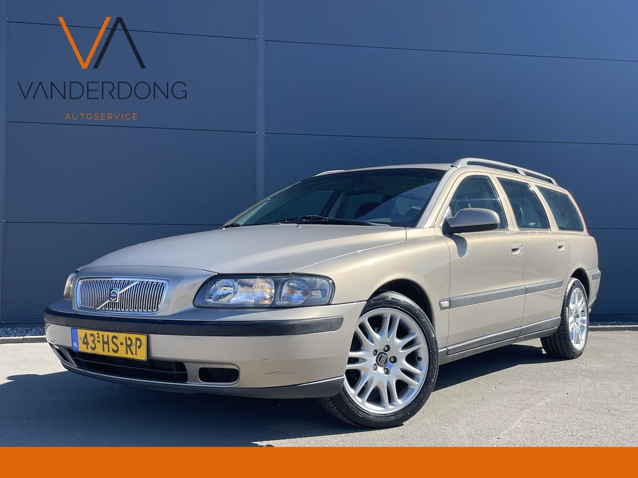 Volvo V70 - 2.4 Comfort Line | Automaat - AutoWereld.nl