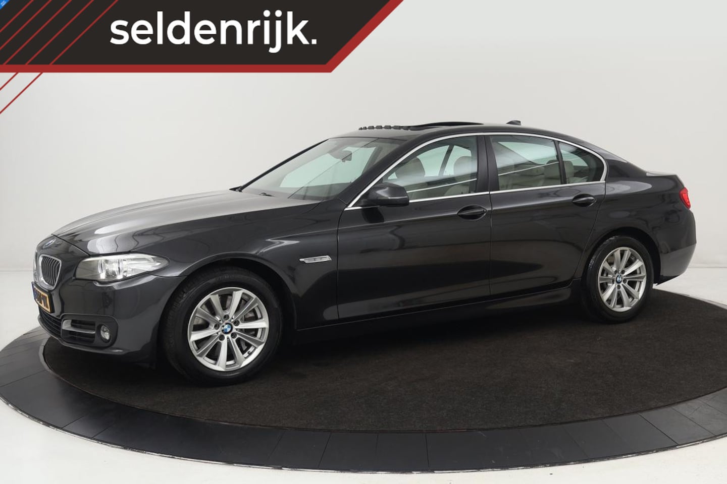 BMW 5-serie - 528xi Executive | Schuifdak | Leder | Xenon | Navigatie | PDC | Climate control | Bluetoot - AutoWereld.nl