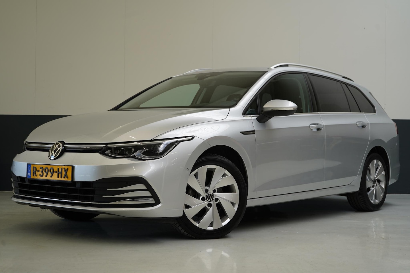 Volkswagen Golf Variant - 1.5 eTSI 150pk Style | Navigatie | Sportstoelen | Memory | Apple CarPlay - AutoWereld.nl