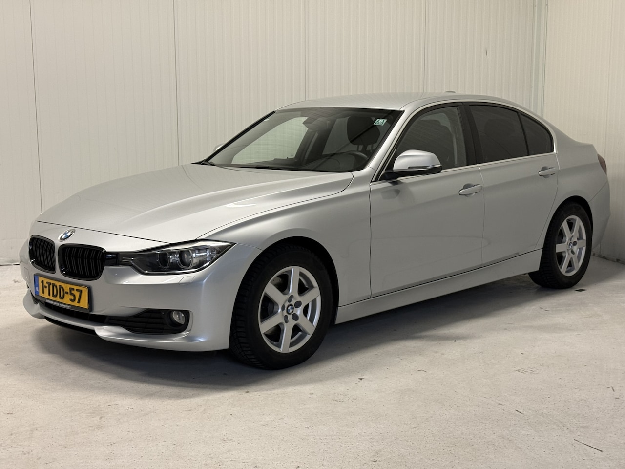 BMW 3-serie - 320d EfficientDynamics Edition High Executive // LEDER // NAVI // XENON - AutoWereld.nl