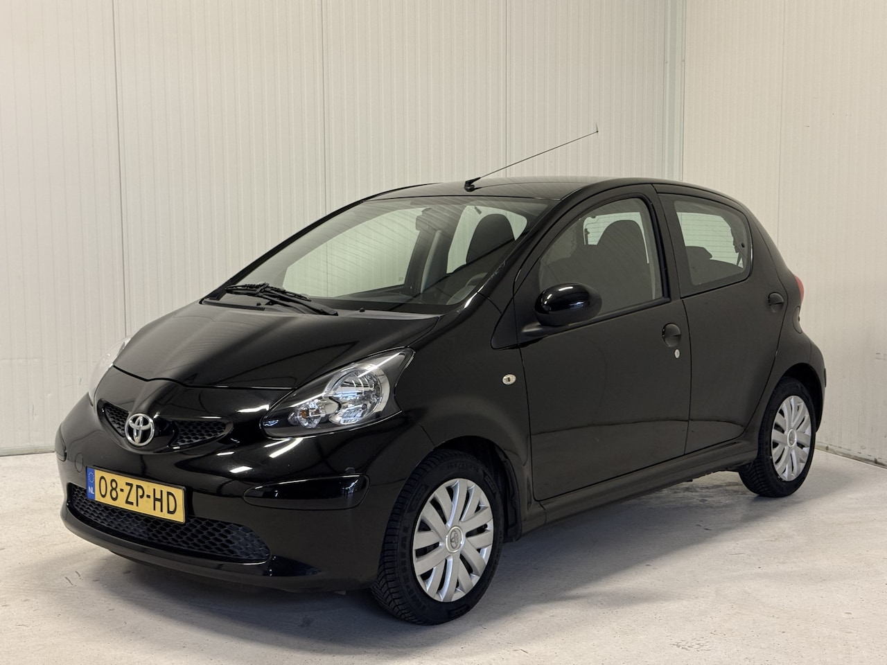 Toyota Aygo - 1.0-12V + // AIRCO // 5-DEURS / BLUETOOTH - AutoWereld.nl