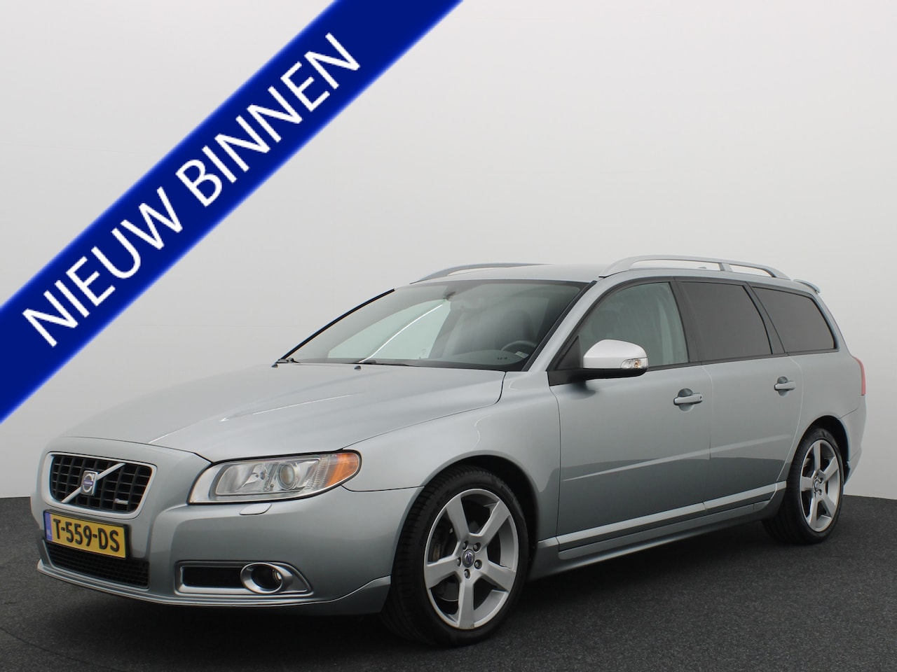 Volvo V70 - 3.0 T6 AWD R-Design YOUNGTIMER / XENON / STOELVERW / NAVI / CLIMA / PDC / BLUETOOTH / CRUI - AutoWereld.nl