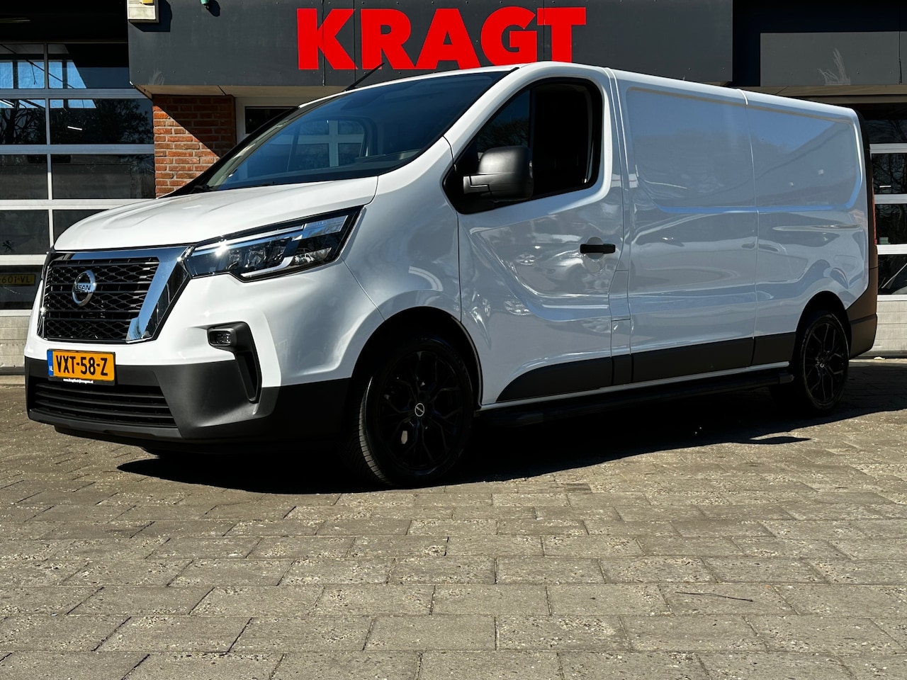 Nissan Primastar - 2.0 dCi L2H1 Acenta automaat, Camera *fabrieksgarantie*trekhaak, navigatie, airco, drie zi - AutoWereld.nl