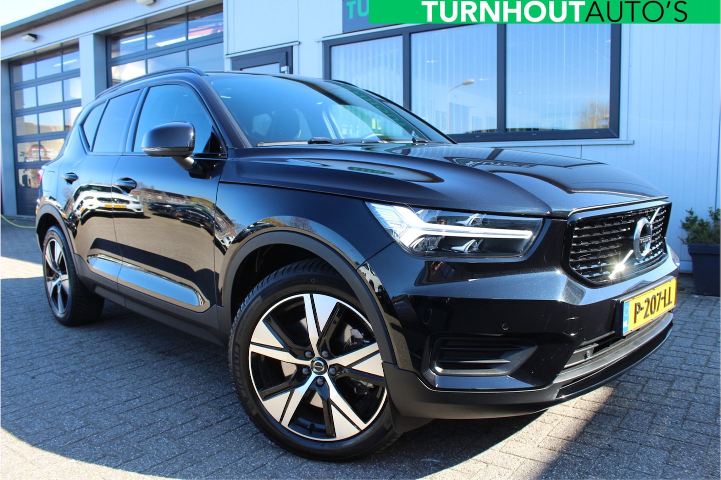 Volvo XC40 - 1.5 T5 Recharge R-Design Pano | Harman Kardon | 360 Cam | Verwarmd stuur - AutoWereld.nl