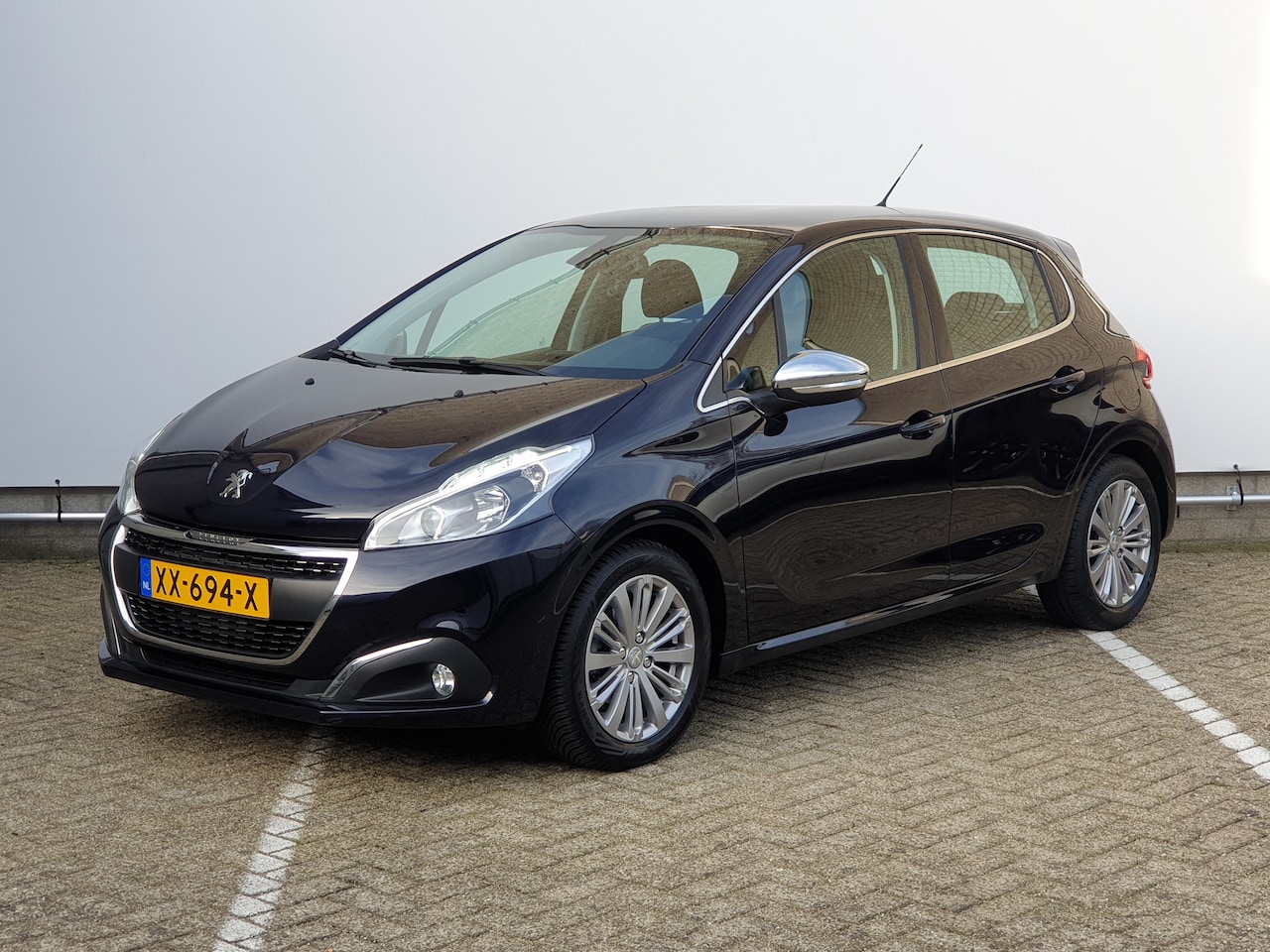 Peugeot 208 - 1.2 PureTech Blue Lease Allure 1.2 PureTech Blue Lease Allure - AutoWereld.nl