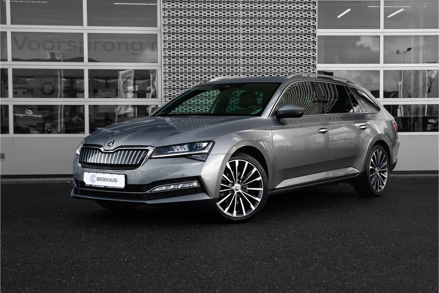 Skoda Superb Combi - 1.4 TSI iV 218 pk Laurin & Klement | Leder | Trekhaak | Panoramadak | Full options! - AutoWereld.nl