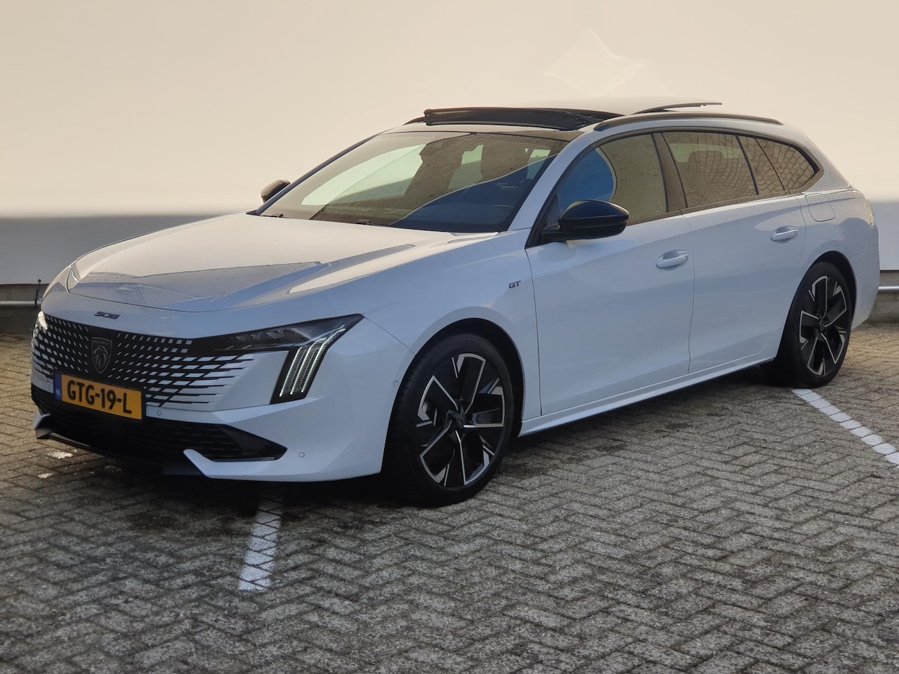 Peugeot 508 SW - SW 1.6 HYbrid 225 GT | Apple Carplay/Android Auto | Elektrisch verstelbare stoelen met geh - AutoWereld.nl