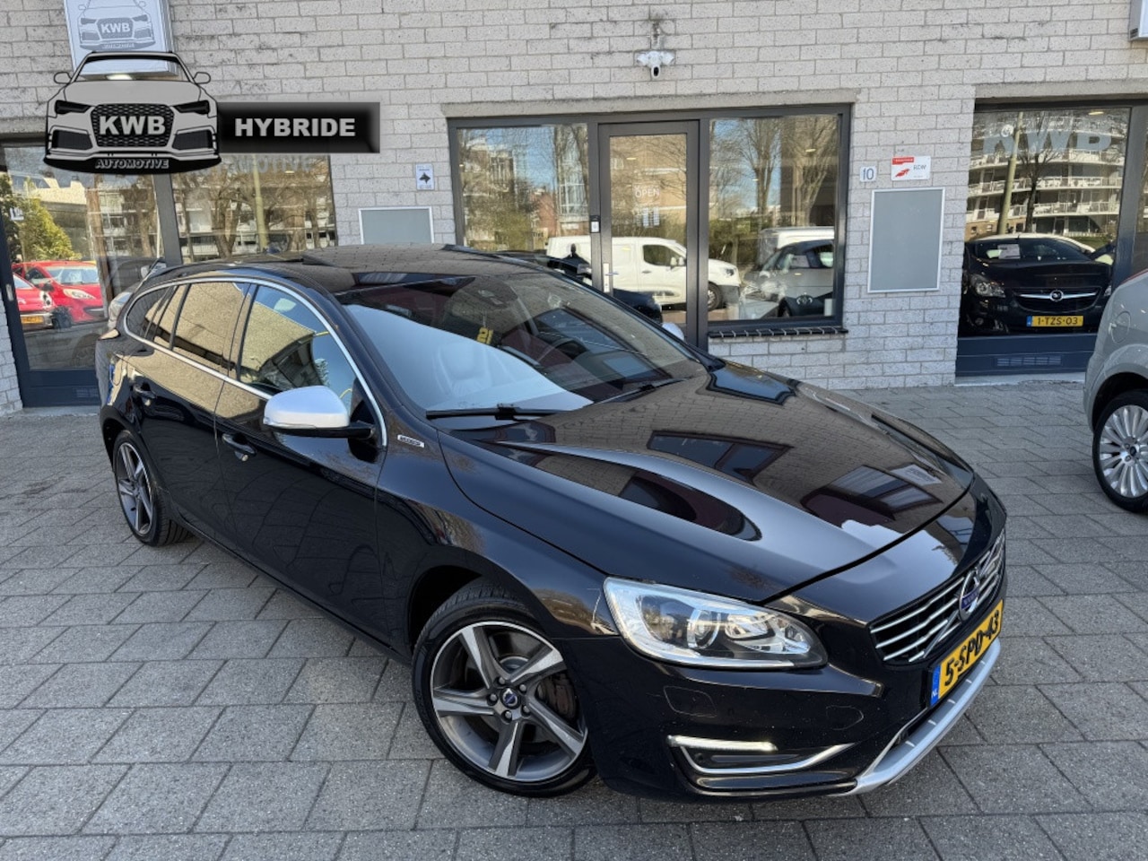 Volvo V60 - 2.4 D6 AWD Plug-in Hybrid 350PK Vol - AutoWereld.nl