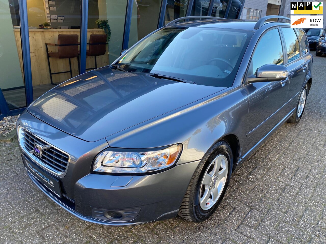 Volvo V50 - 1.8 Momentum 125PK Uniek 51.000KM Youngtimer - AutoWereld.nl