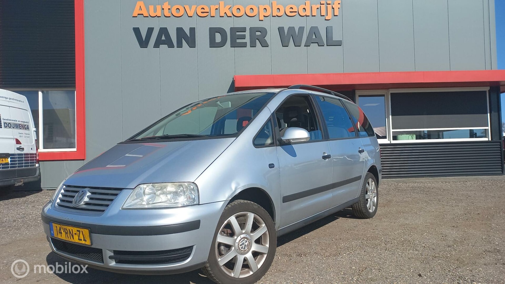 Volkswagen Sharan - 2.0 Highline/7 PERS/CLIMATECONTROL IJSKOUD - AutoWereld.nl