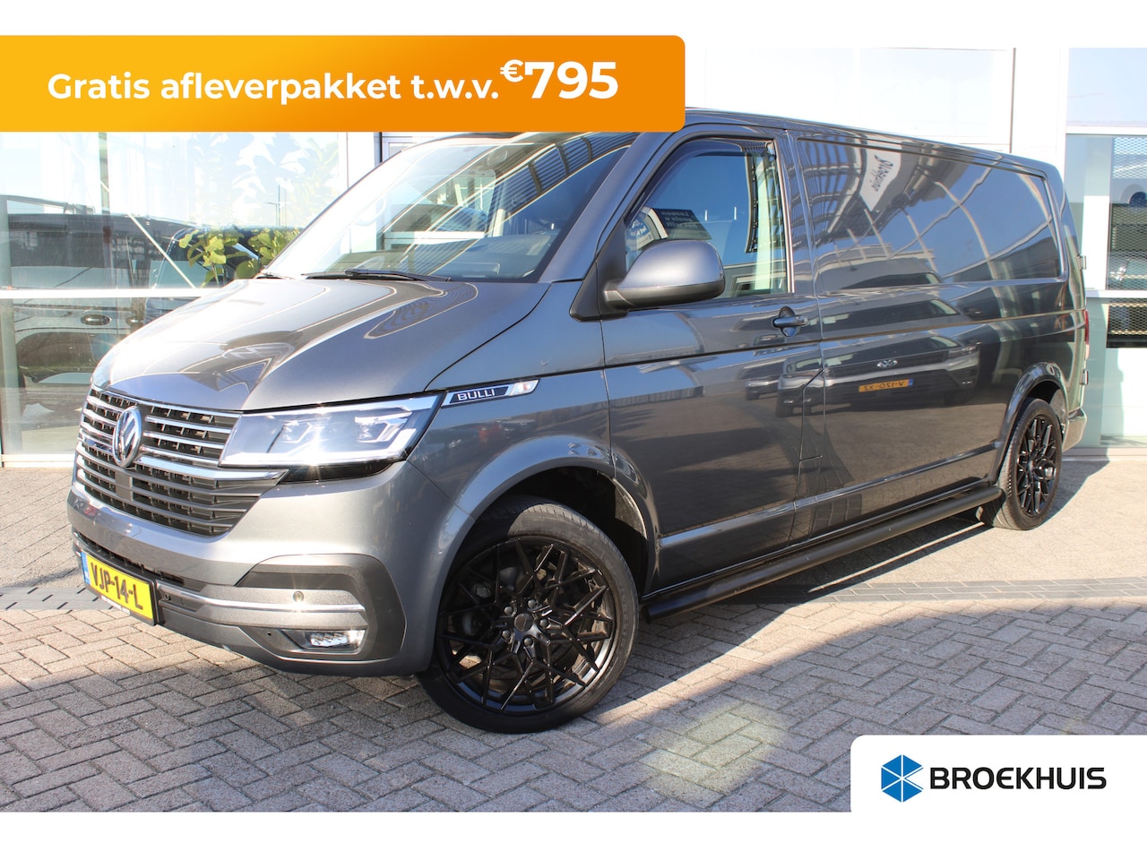 Volkswagen Transporter - Bulli | 150 PK | DSG | L2 | Betimmering | Trekhaak | Navi | PDC | Sidebars - AutoWereld.nl