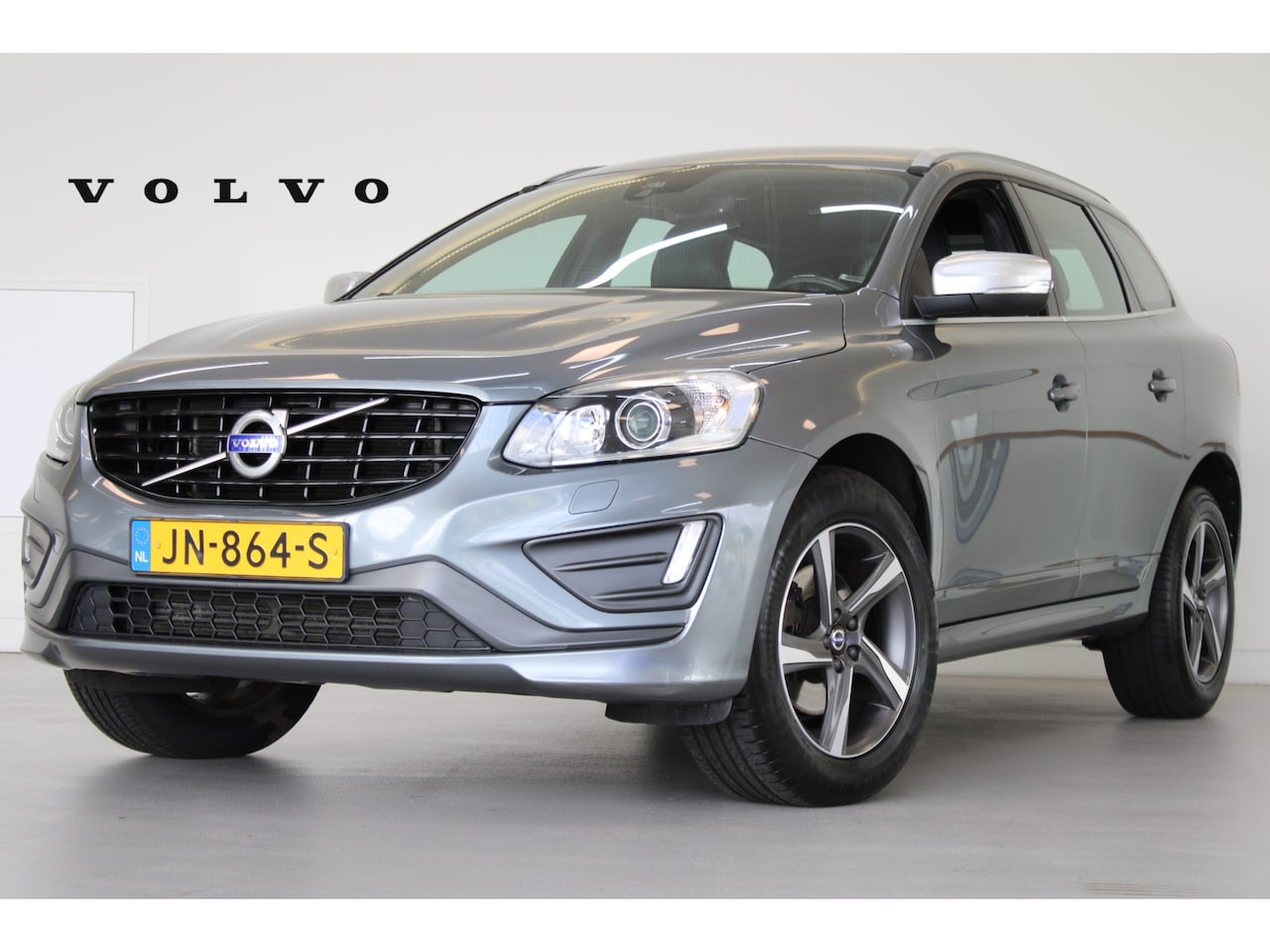 Volvo XC60 - T5 245PK R-Design | Power Seats | Stoelverwarming | Verwarmbare voorruit | Xenon | Power S - AutoWereld.nl
