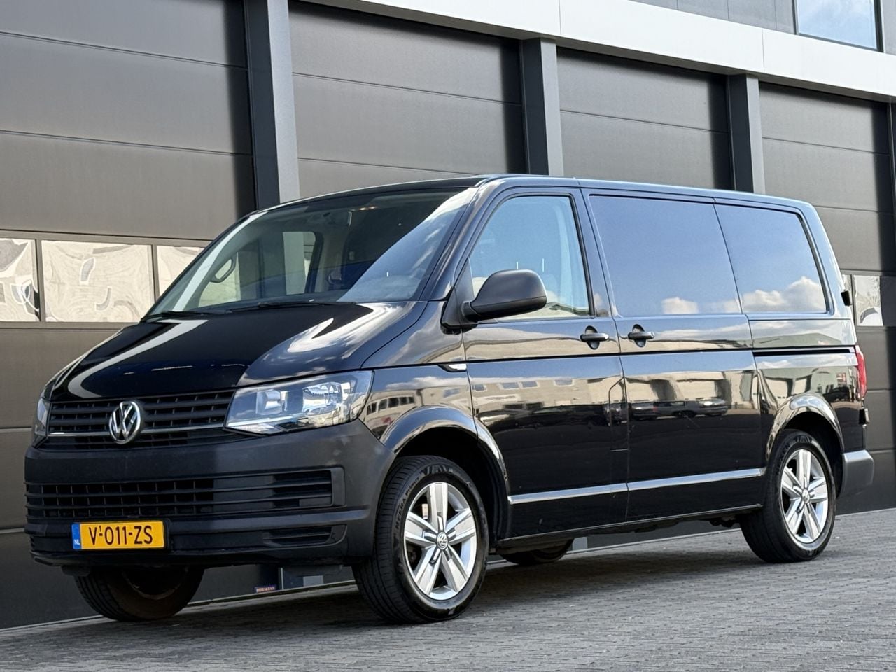 Volkswagen Transporter - 2.0 TDI 140PK Navi AUTOMAAT - AutoWereld.nl