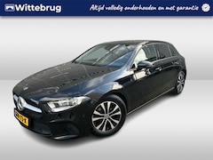 Mercedes-Benz A-klasse - 180 Premium / Navigatie / Camera / Parkeersensoren V+A / Lichtmetaal 18 inch