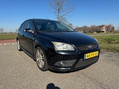 Ford Focus - 1.6-16V Ghia *schuifdak*trekhaak*koude airco*elektrische stoelen*keyless go