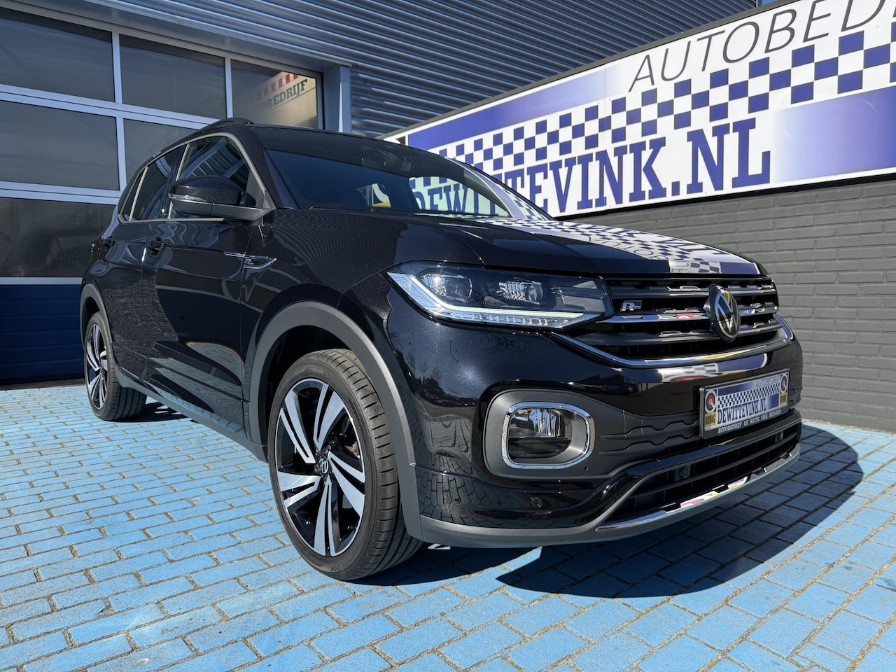 Volkswagen T-Cross - 1.0 TSI R-Line ADAP CRUISE LED DAB P-CAM APPLE - AutoWereld.nl