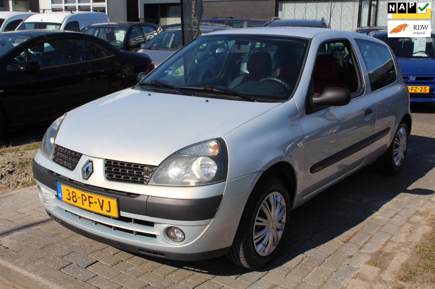 Renault Clio - 1.2-16V Authentique Dealer Onderhouden Trekhaak APK NAP - AutoWereld.nl