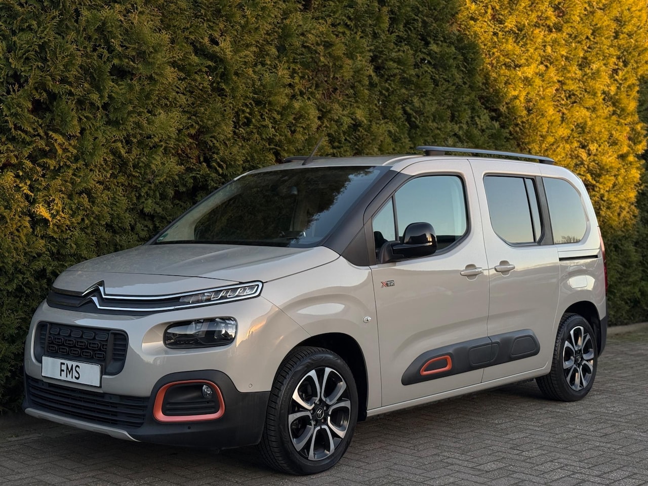 Citroën Berlingo - 1.2 PureTech XTR Edition CarPlay Nardo Grey - AutoWereld.nl