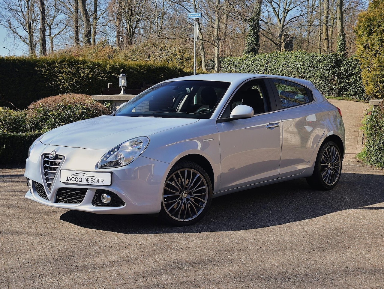 Alfa Romeo Giulietta - 1.4T 170pk Automaat Navi/18"/PDC/Bluetooth - AutoWereld.nl