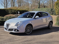 Alfa Romeo Giulietta - 1.4T 170pk Automaat Navi/18"/PDC/Bluetooth