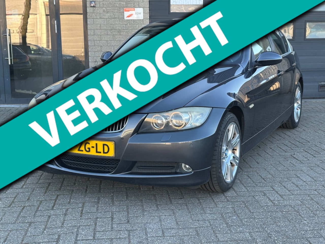 BMW 3-serie - 316i Business Line E90 / NAVI / Xenon / PDC / Cruise Control / APK - AutoWereld.nl