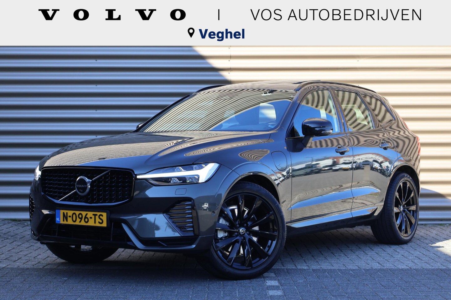 Volvo XC60 - T6 Plug-in hybrid AWD R-Design | Luchtvering | Trekhaak - AutoWereld.nl