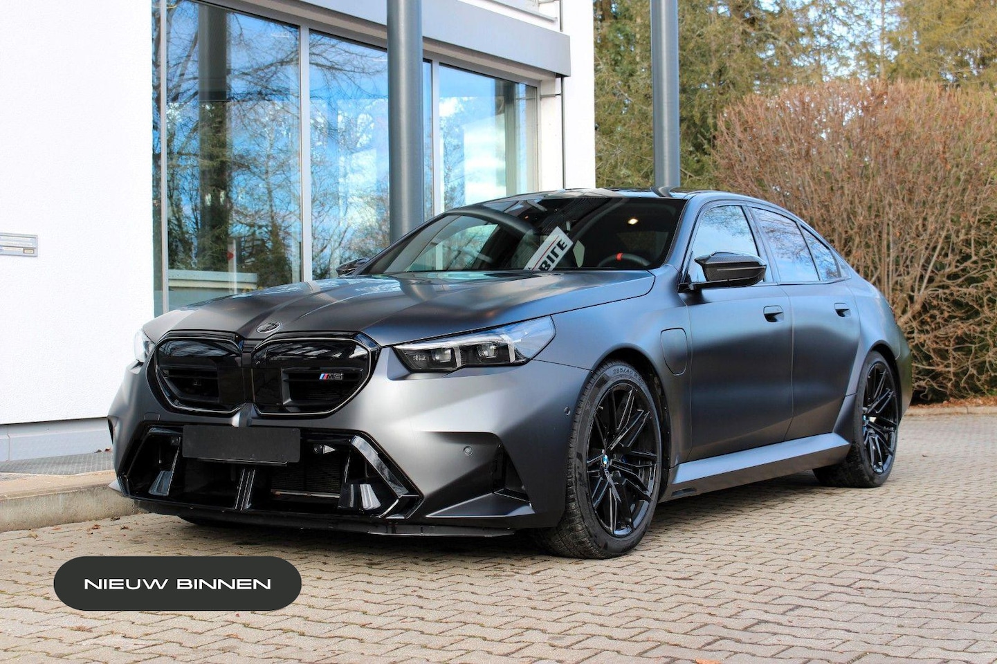 BMW M5 - | Frozen Dark Grey | Carbon | Bowers & Wilkins - AutoWereld.nl