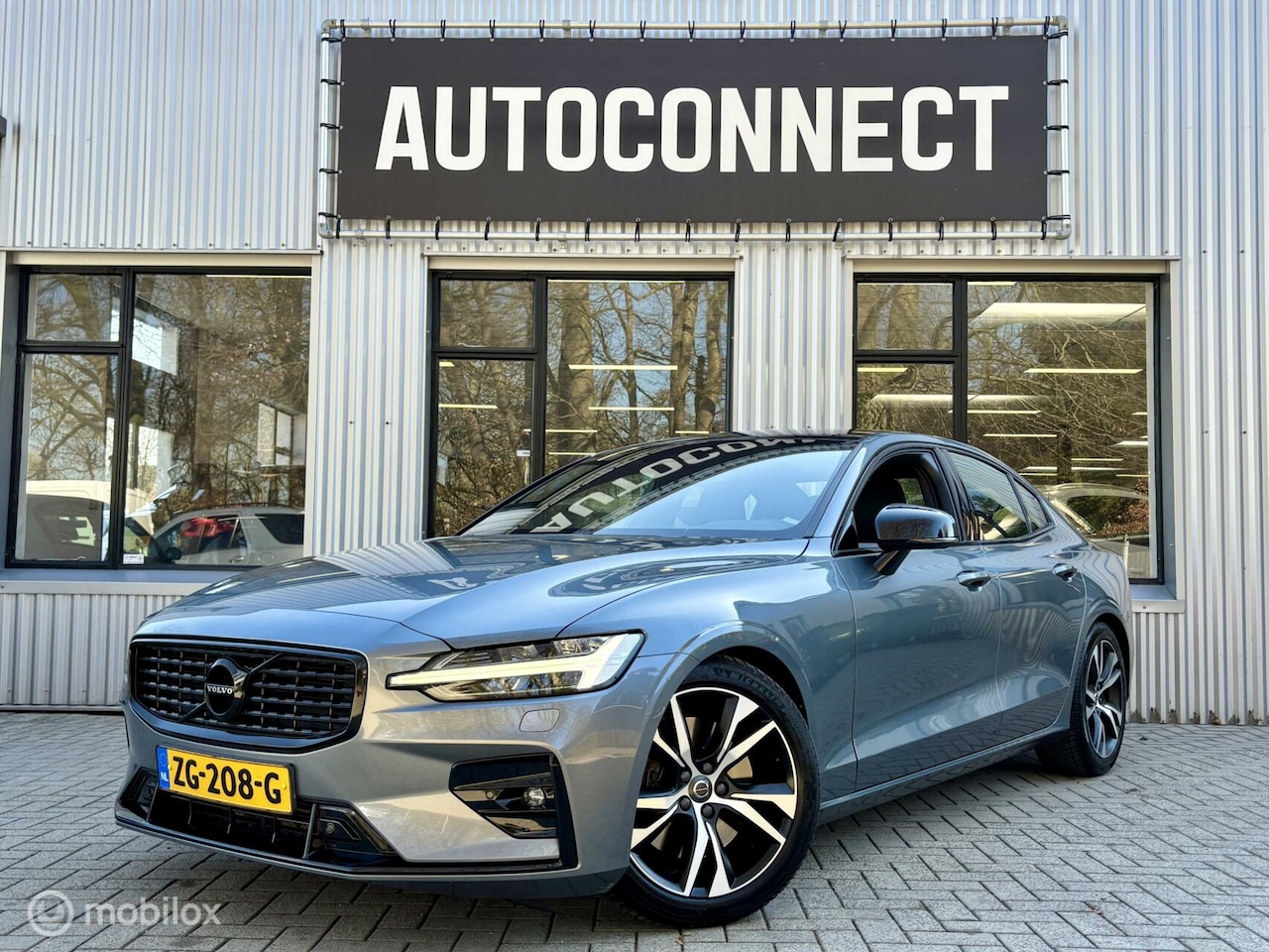 Volvo S60 - 2.0 T5 R-Design. HARMAN/KARDON, CAMERA, STUURVERWARMING, 4X STOELVERWARMING. - AutoWereld.nl