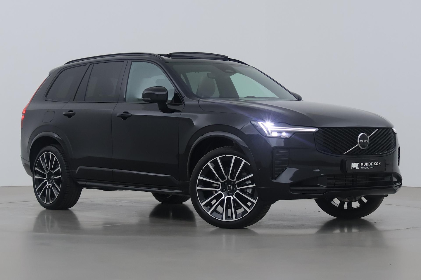 Volvo XC90 - T8 Plug-in hybrid Ultra Dark | FACELIFT | Bowers&Wilkins | Luchtvering | Head-Up | 22 Inch - AutoWereld.nl