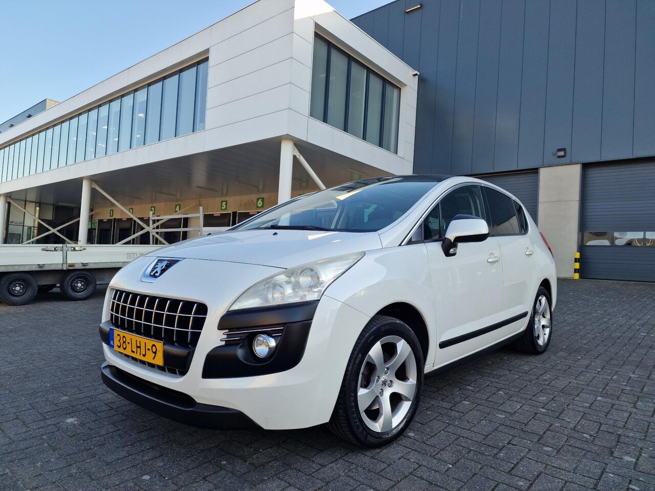 Peugeot 3008 - 1.6 THP ST PANO NAVI PSENSOR CRUISE TREKHAAK 2 X SLEUTELS - AutoWereld.nl